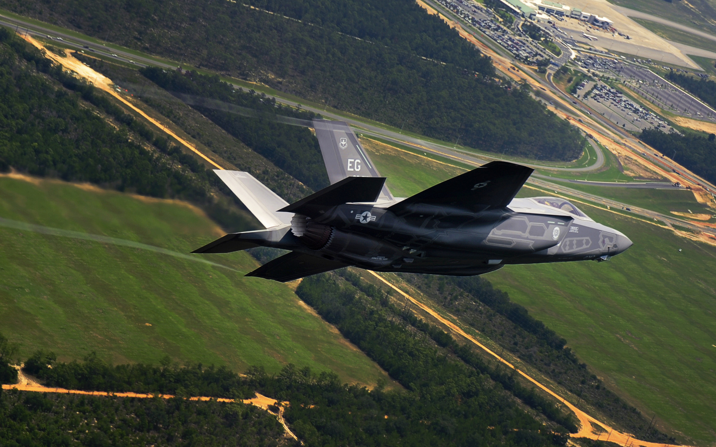 Военный самолет Ф-35