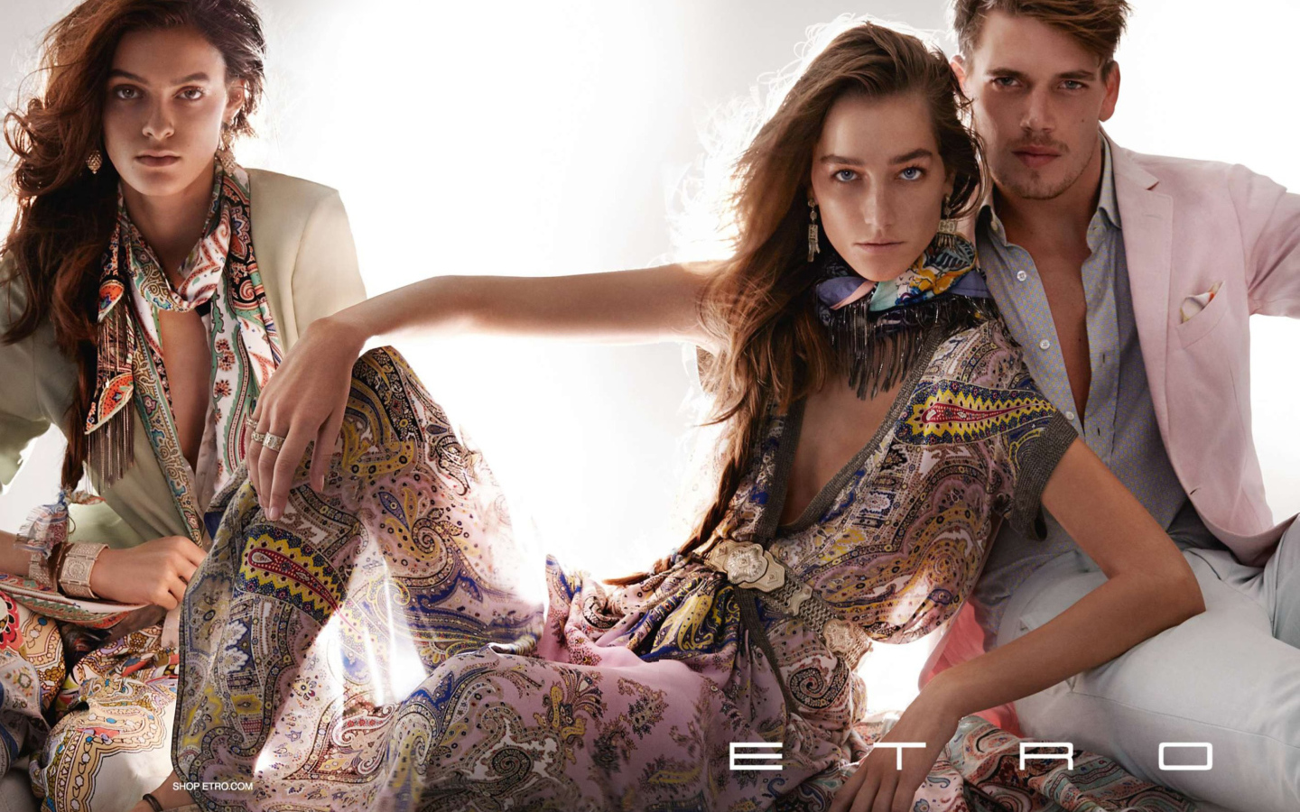 Яркая одежда Etro
