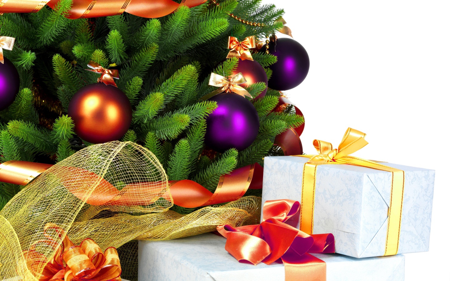 Подарки под елкой
