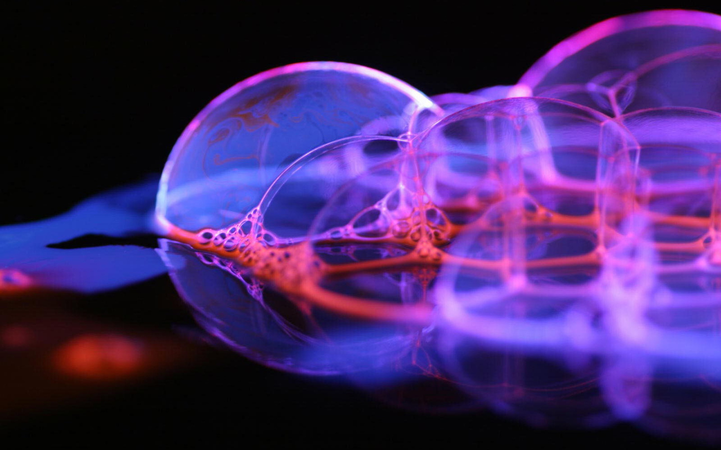 Синие мыльные пузыри