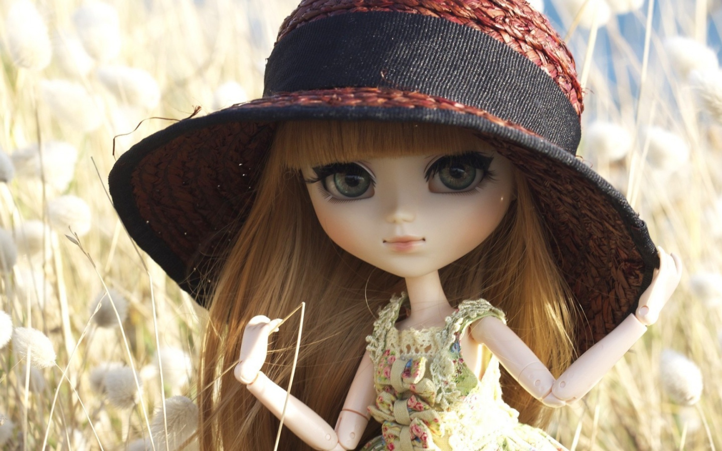 Кукла в шляпе