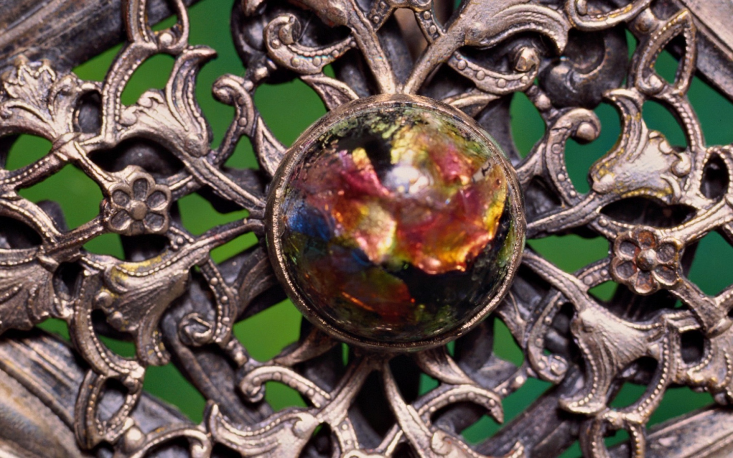 Узор из металла