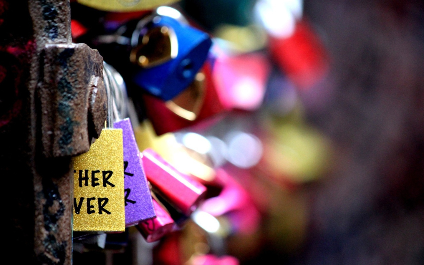 Разноцветные замочки