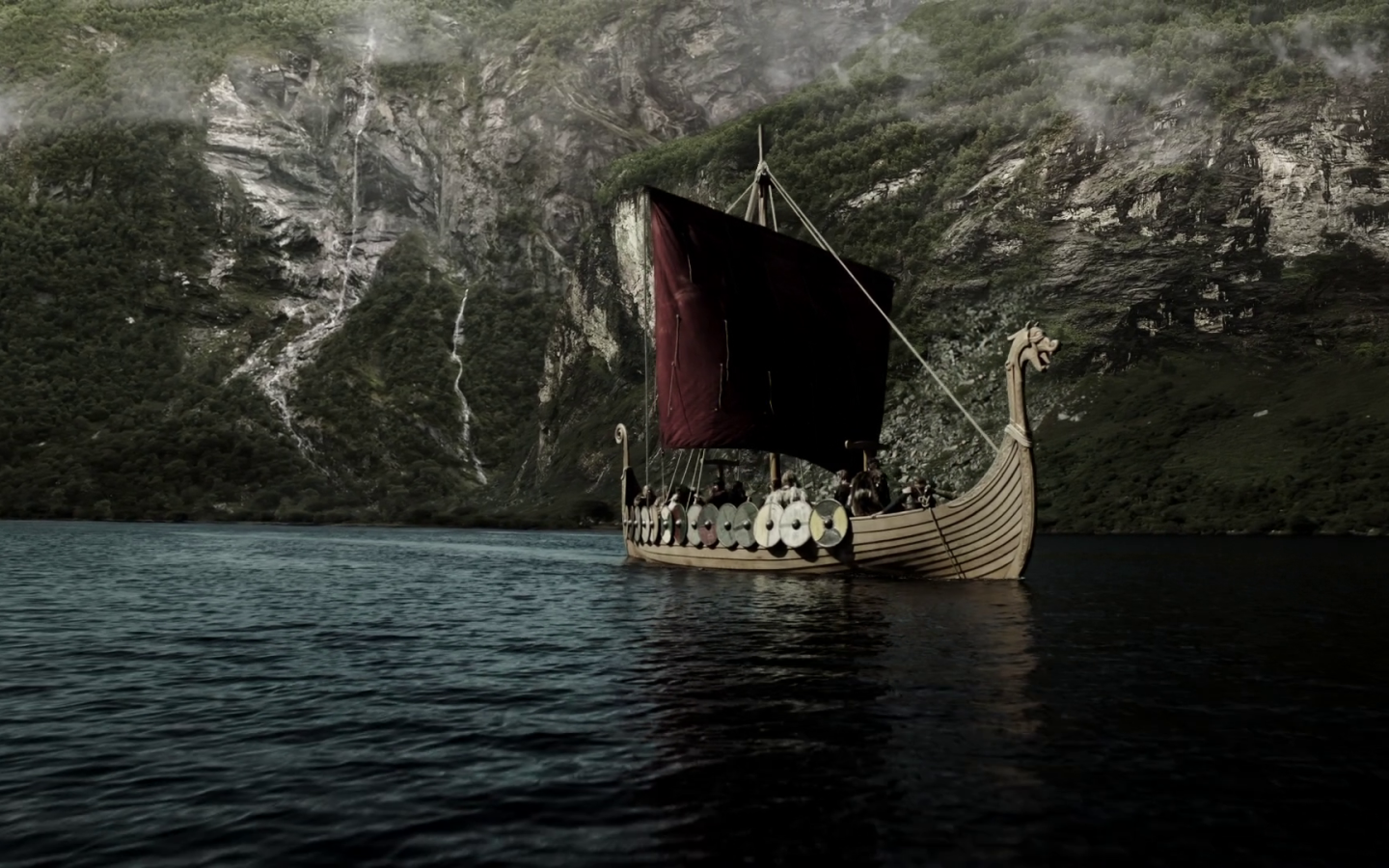 Красный парус корабля викингов
