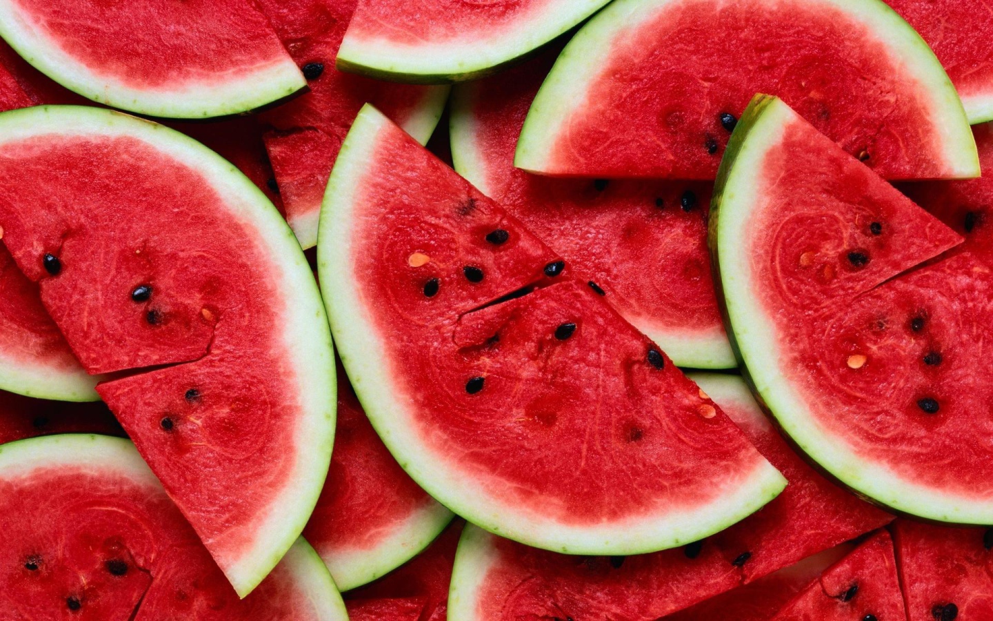 The cut ​​watermelon