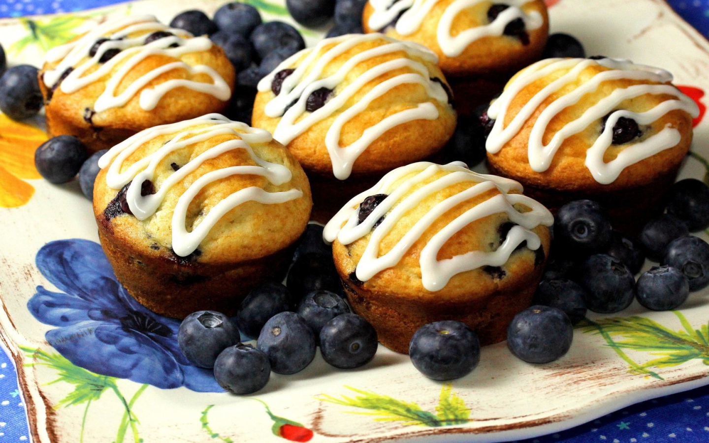 Кексы с черникой