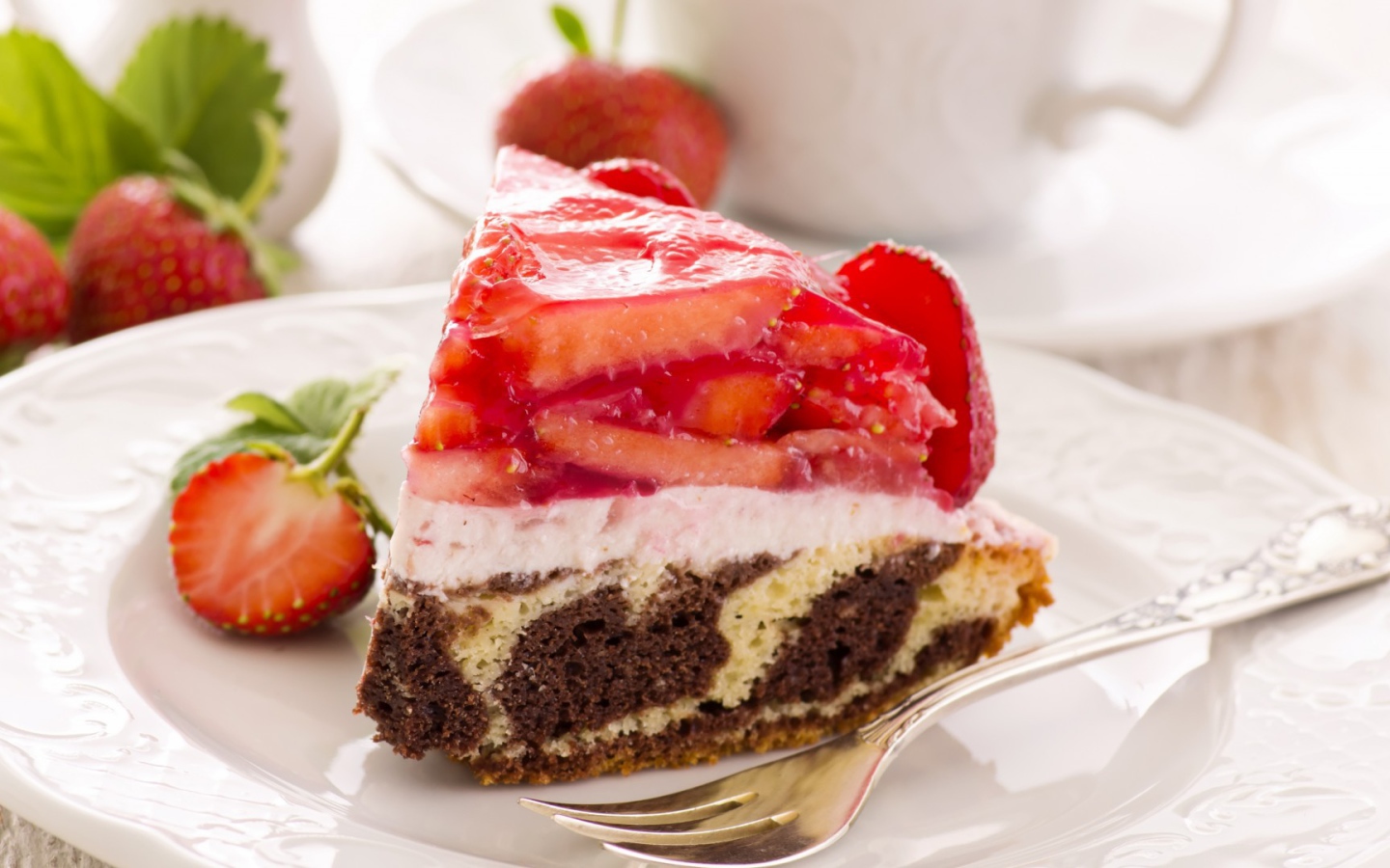 Торт с клубникой