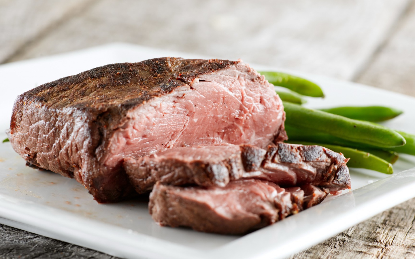 Аппетитный стейк