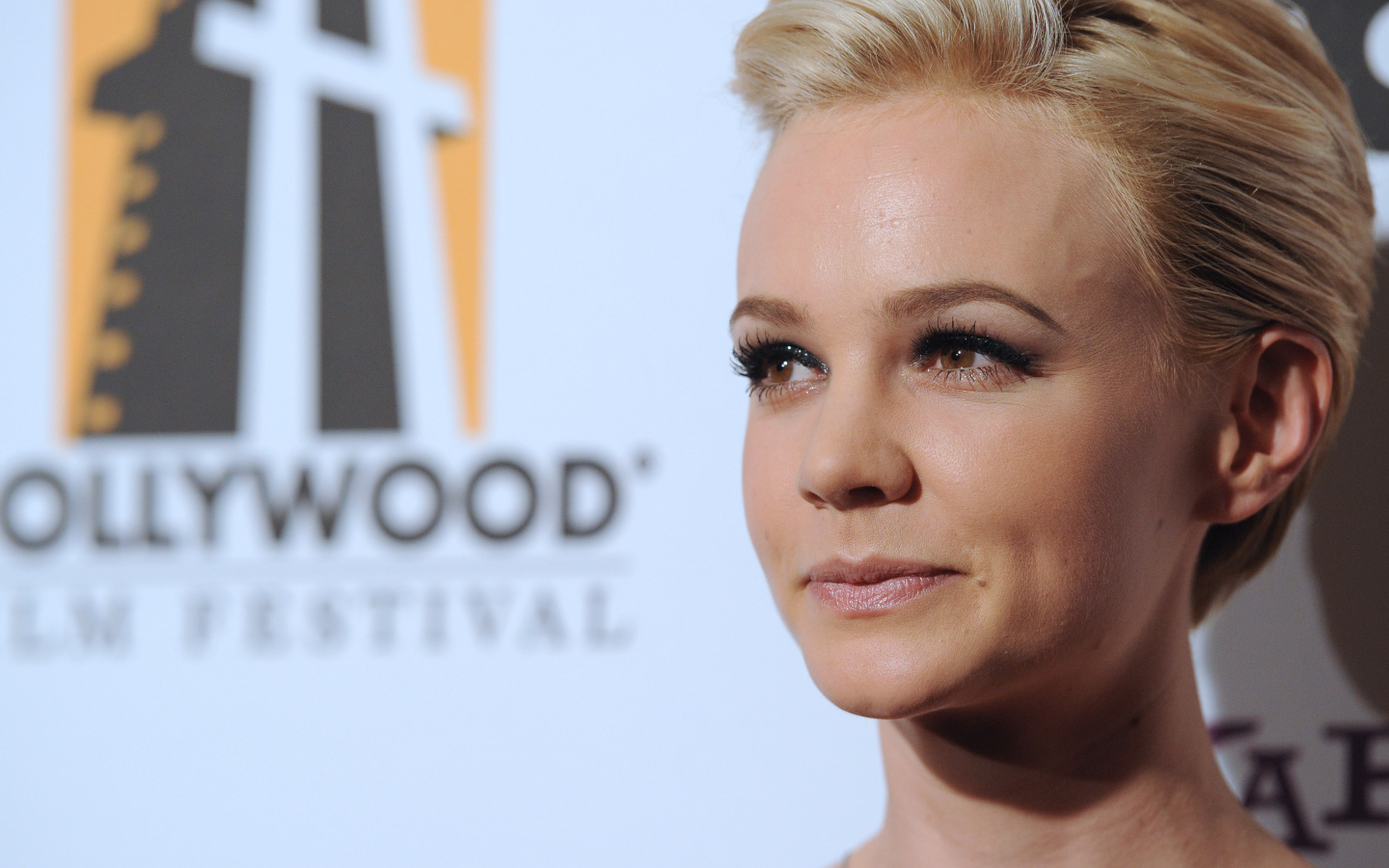 Популярная актриса Кэри Маллиган