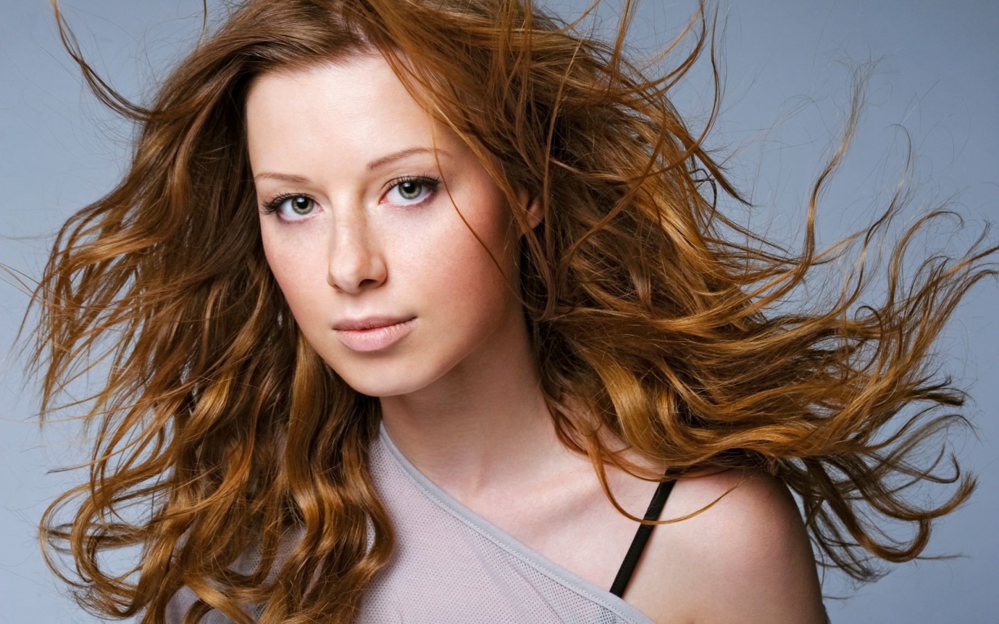 Популярная актриса Юлия Савичева