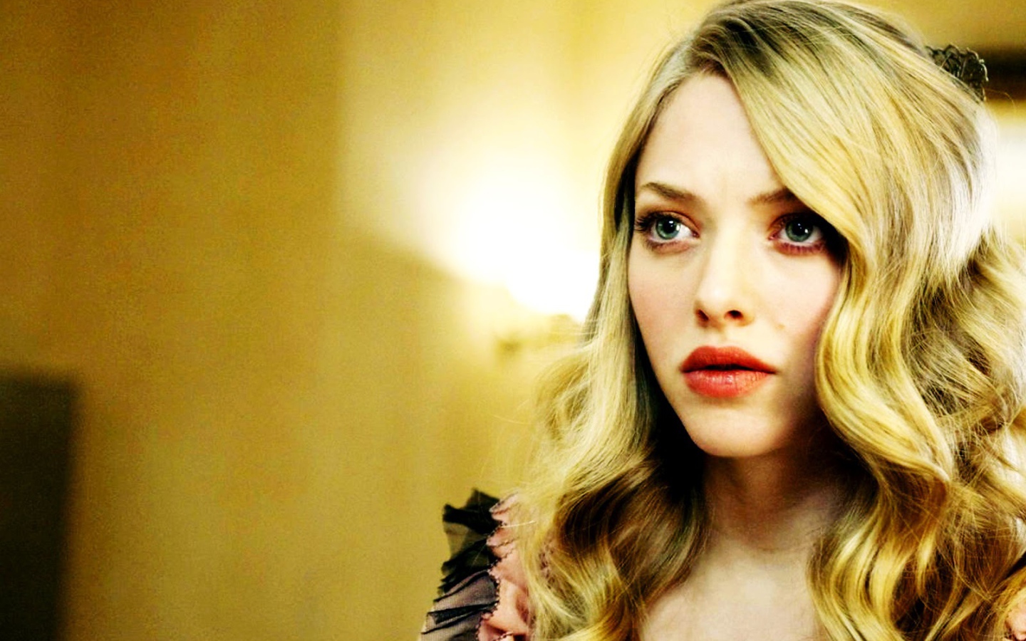 Популярная модель Аманда Сайфред