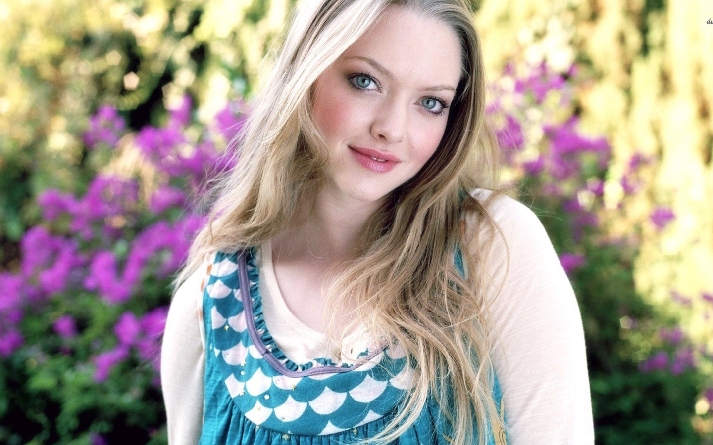 Красивая модель Аманда Сайфред