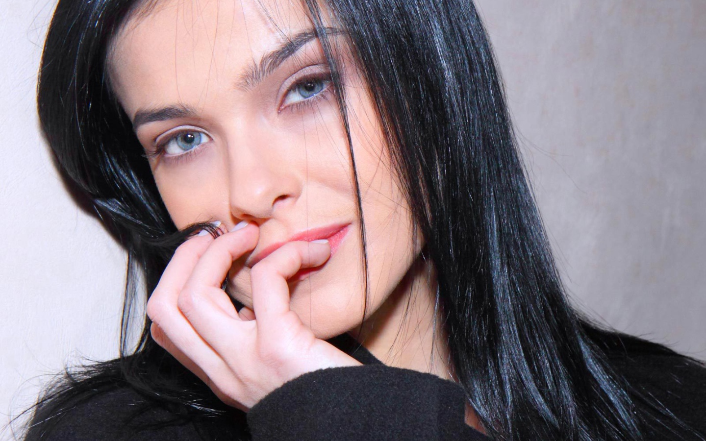 Популярная Елена Темникова