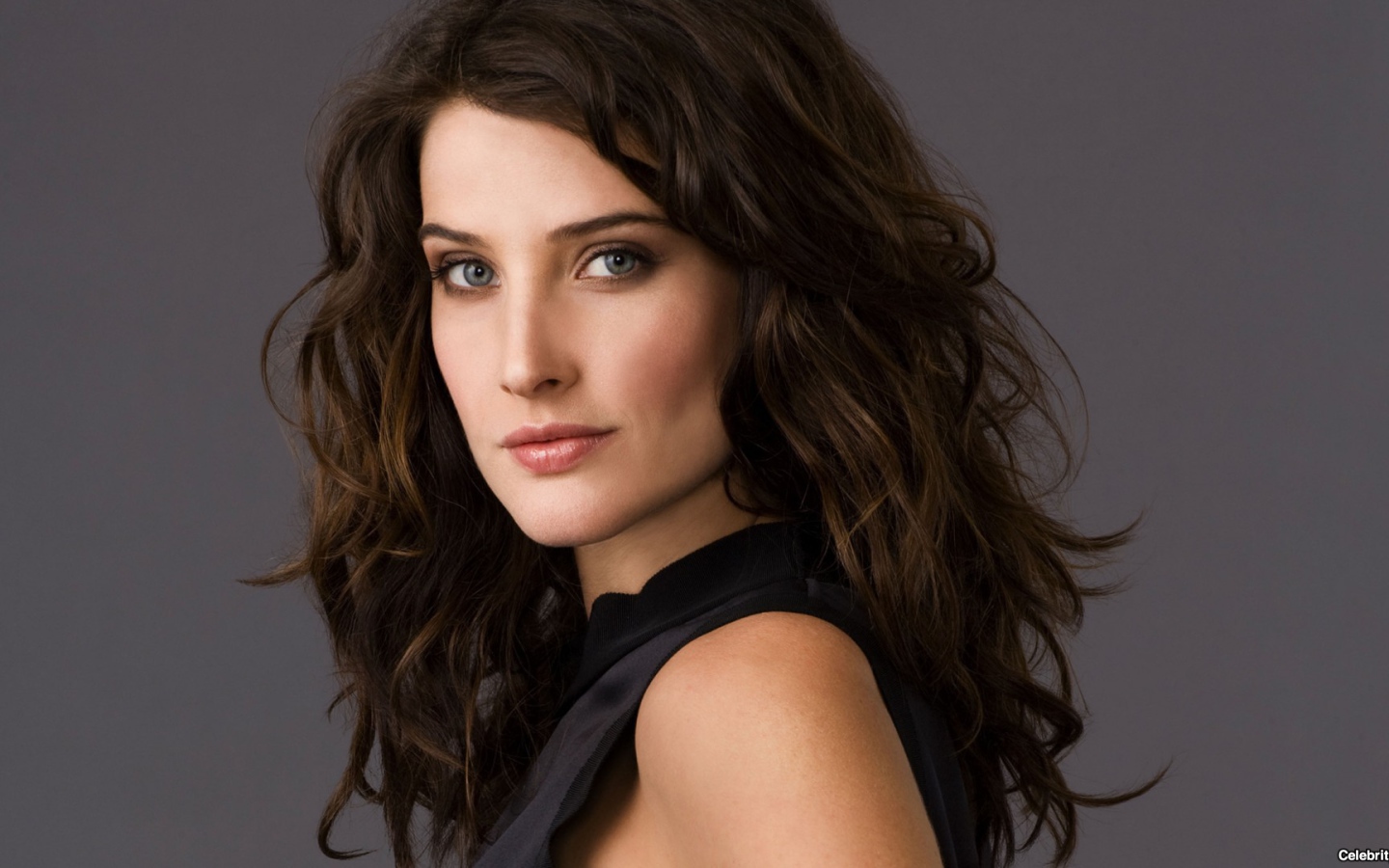 Красивая модель Коби Смолдерс