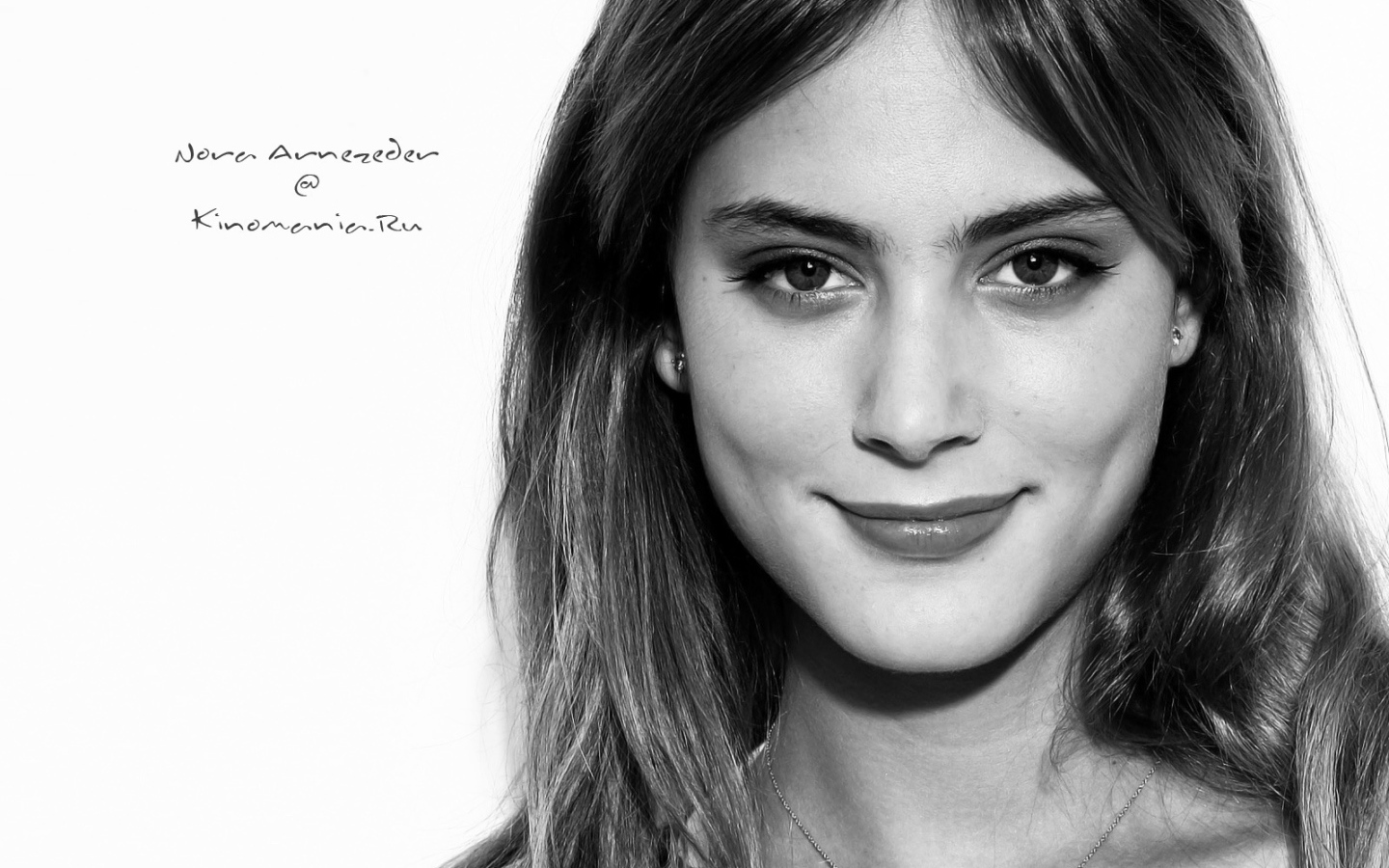 Красивая актриса Нора Арнезедер