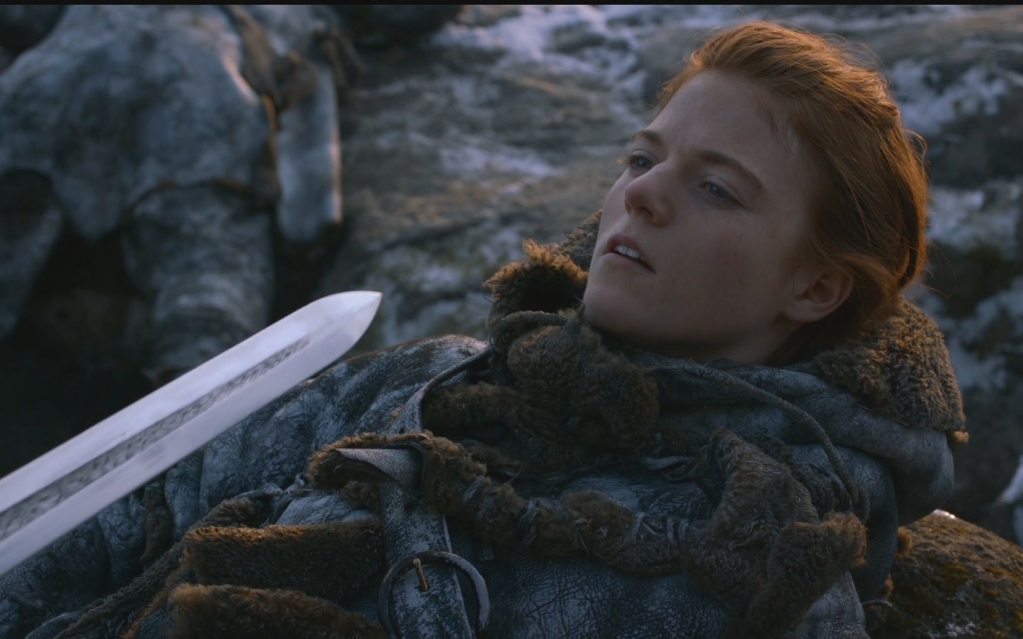 Популярная Роуз Лесли