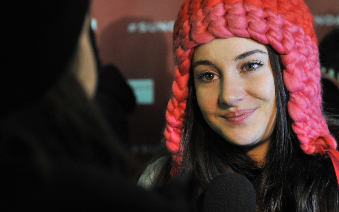 Красивая актриса Шейлин Вудли