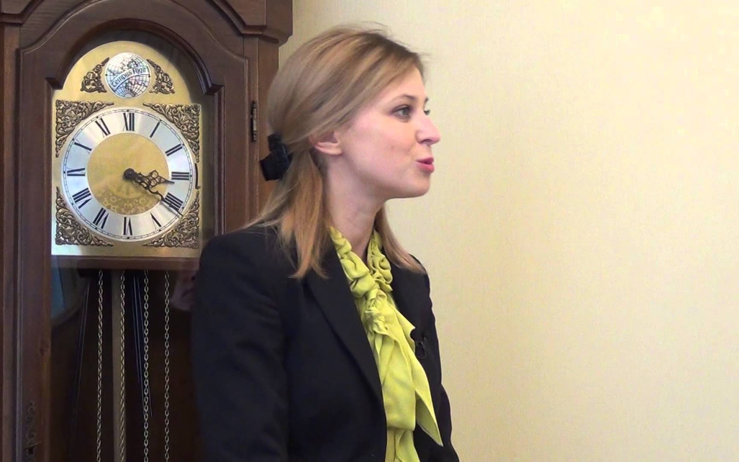 Прокурор Наталья Поклонская у часов