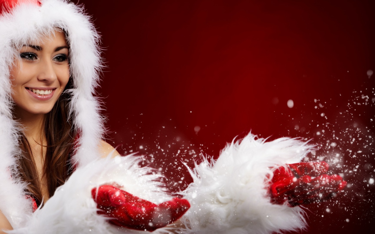 Девушка в рождественской одежде