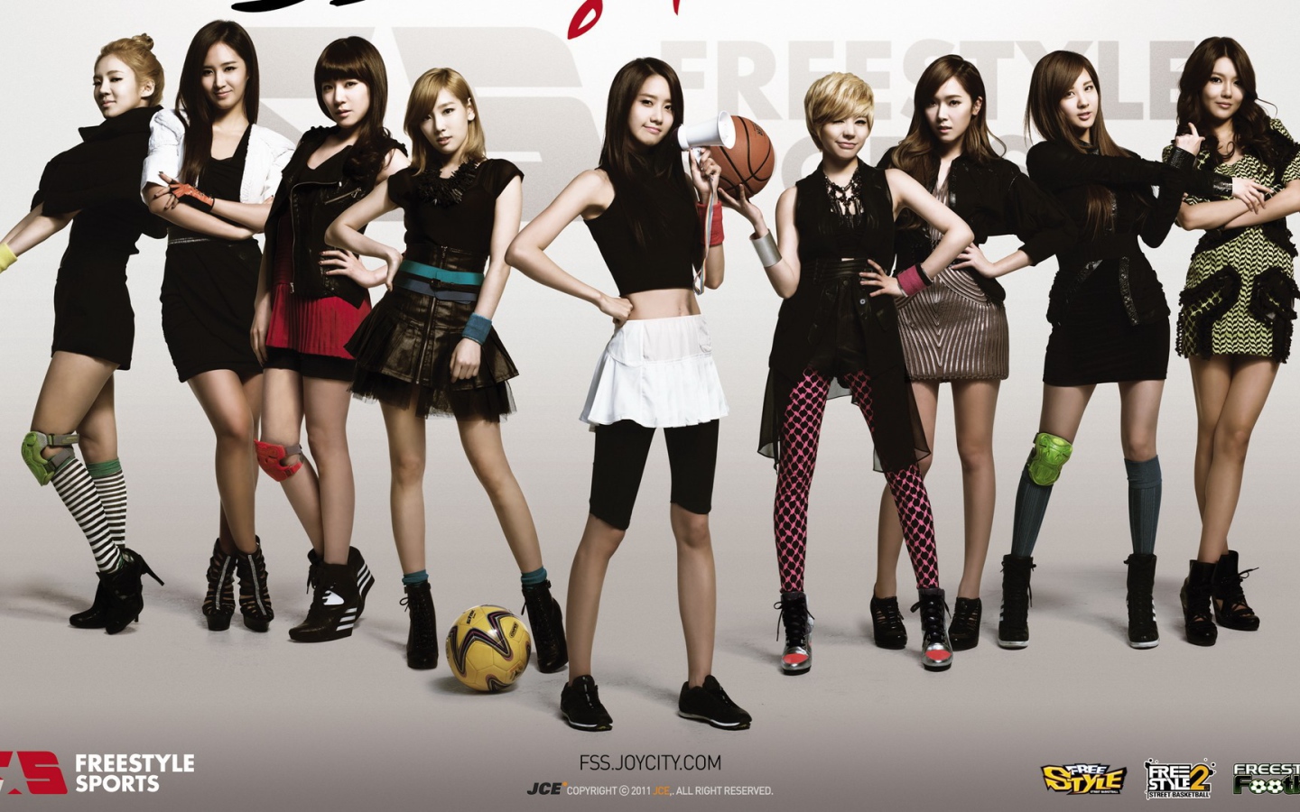 Корейские девушки в спортивной одежде