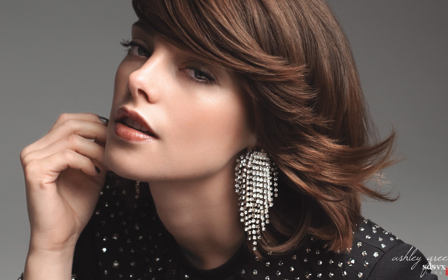 	   The model is very beautiful earrings