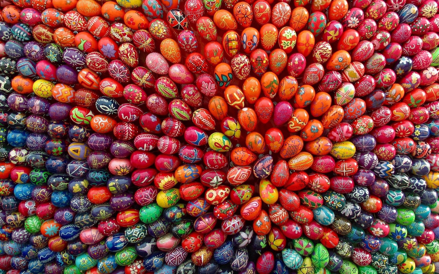 Орнамент из яиц на Пасху