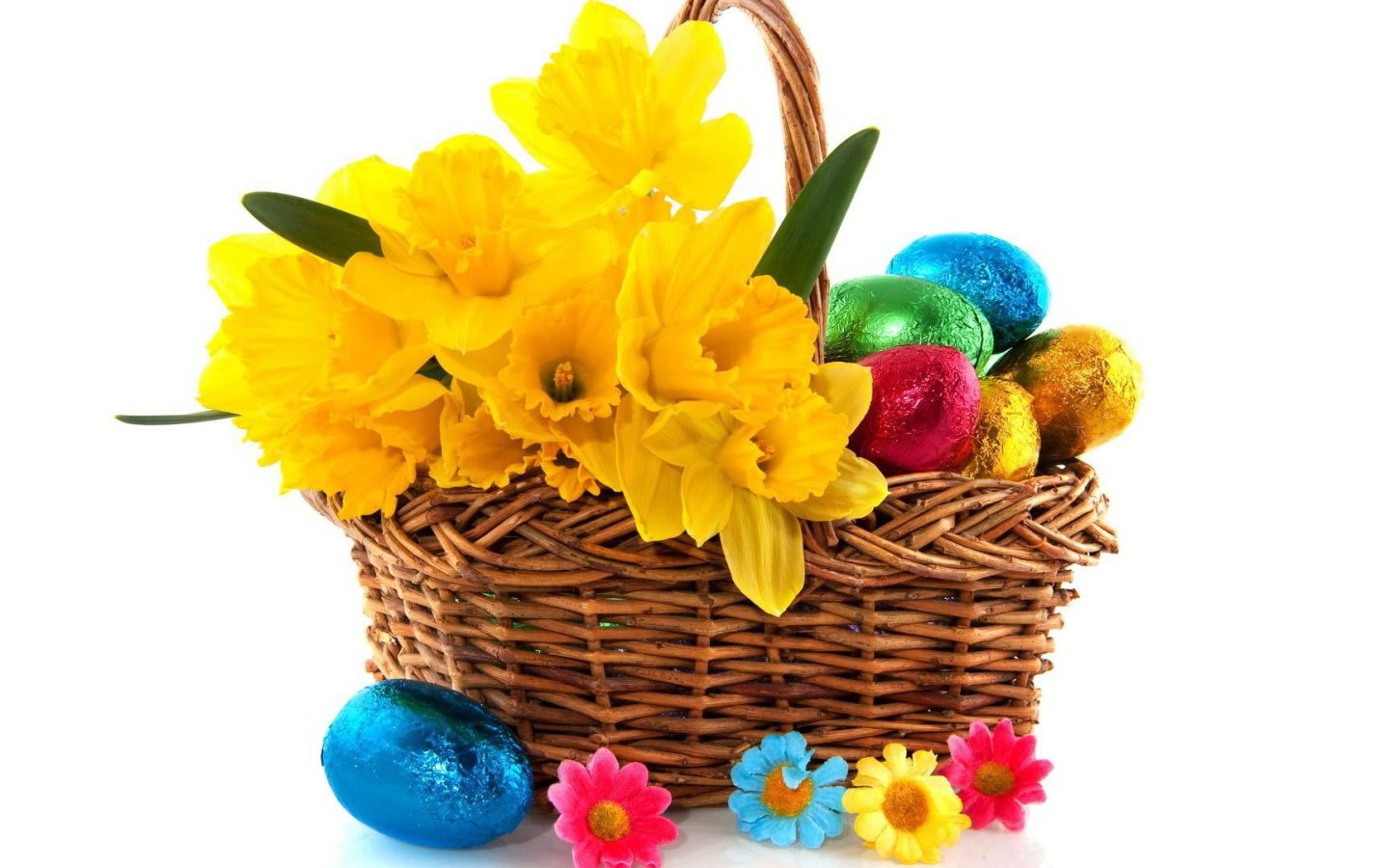 Желтые цветы и яйца на Пасху