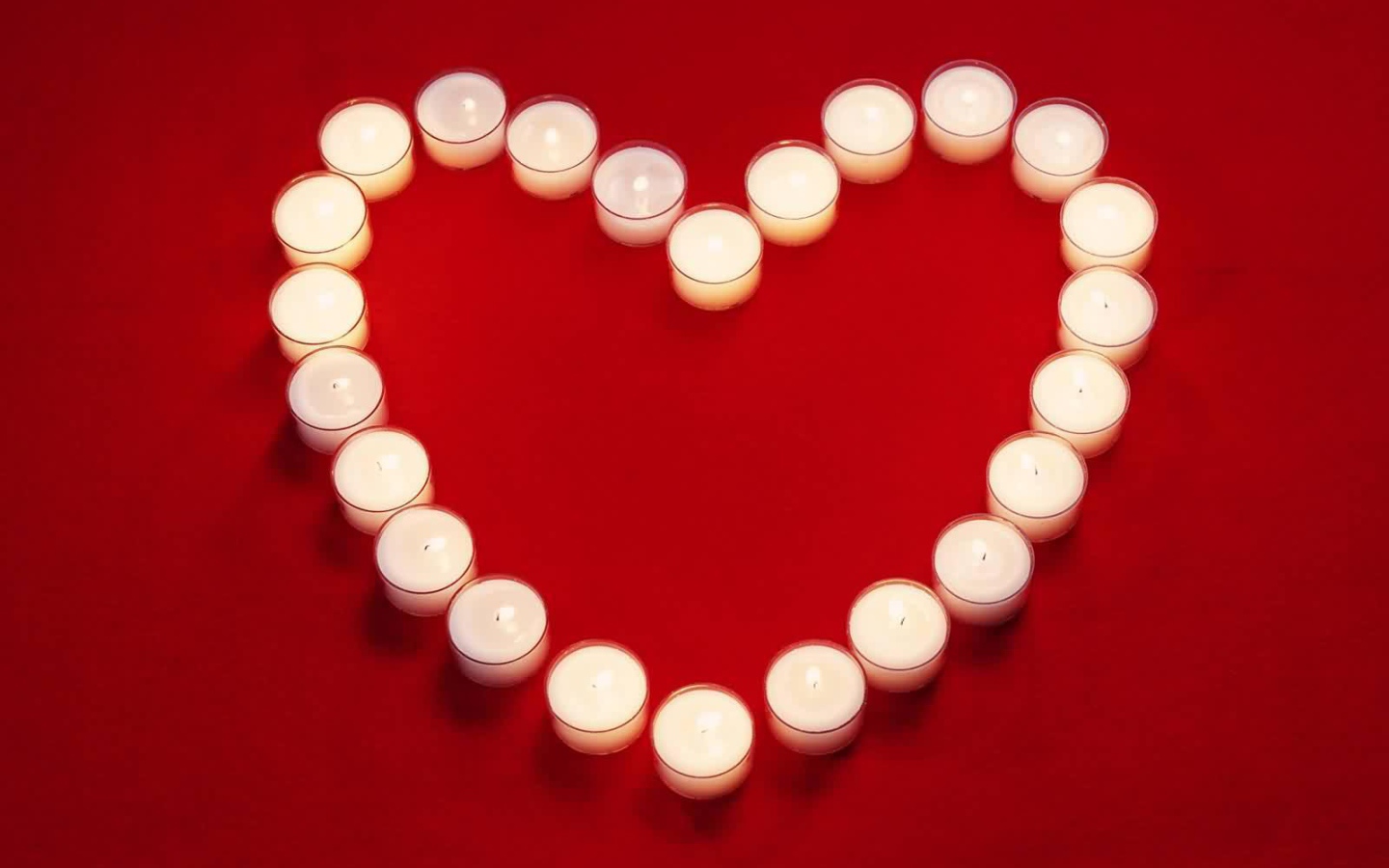 Сердце из свечей на День Влюбленных 14 февраля