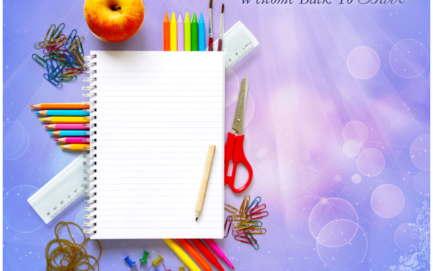 Тетрадь и ручки в День знаний 1 сентября