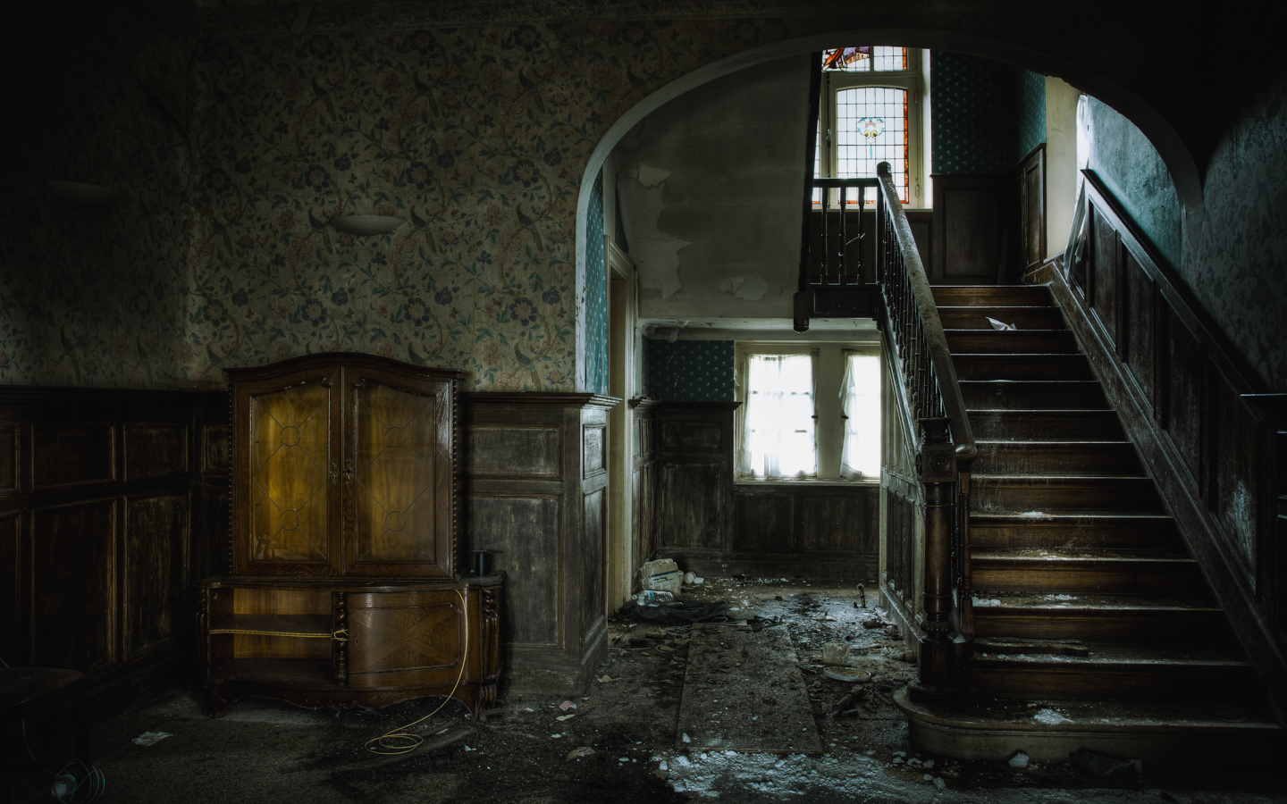 Заброшенный старый дом