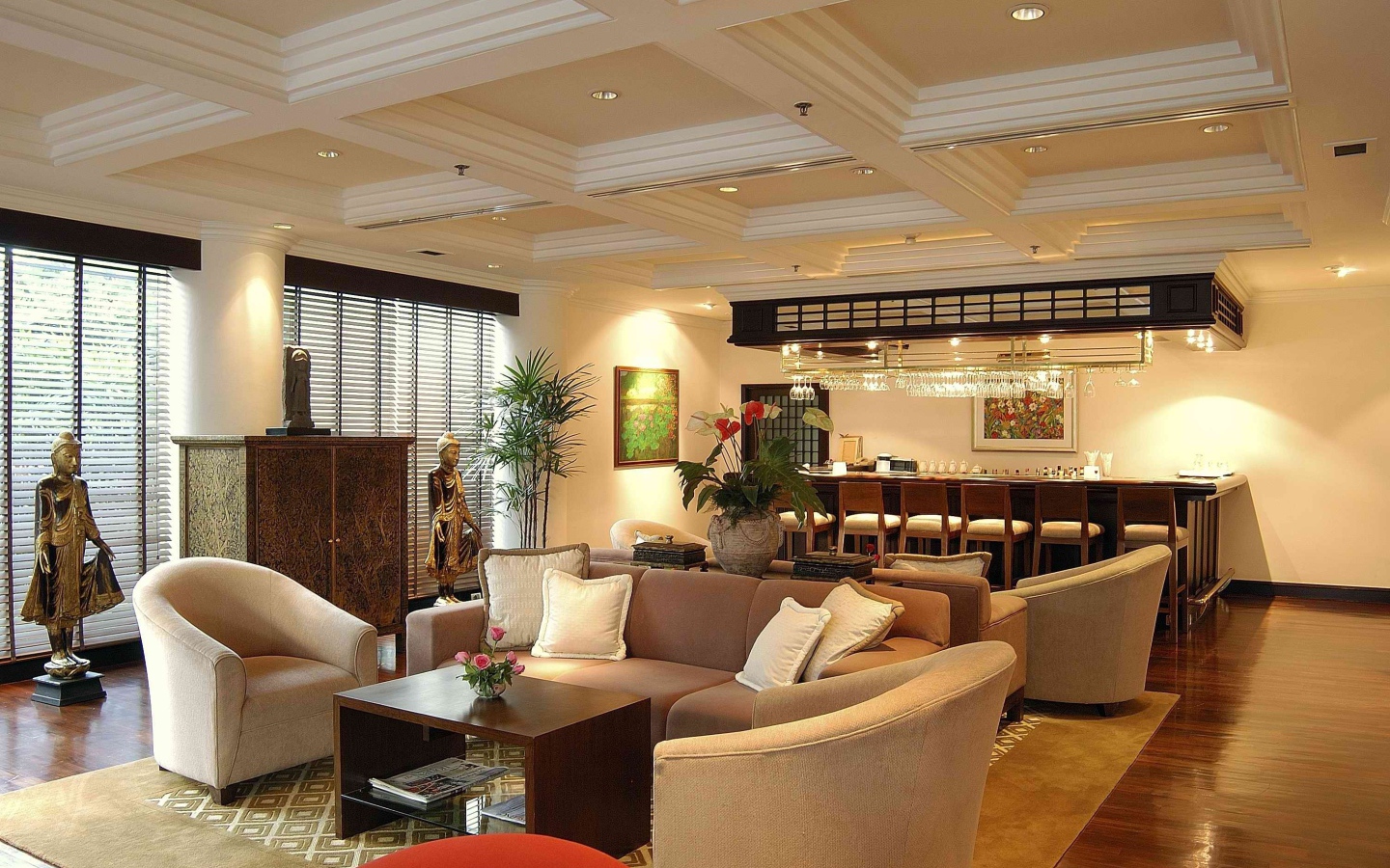 Зал с барной стойкой