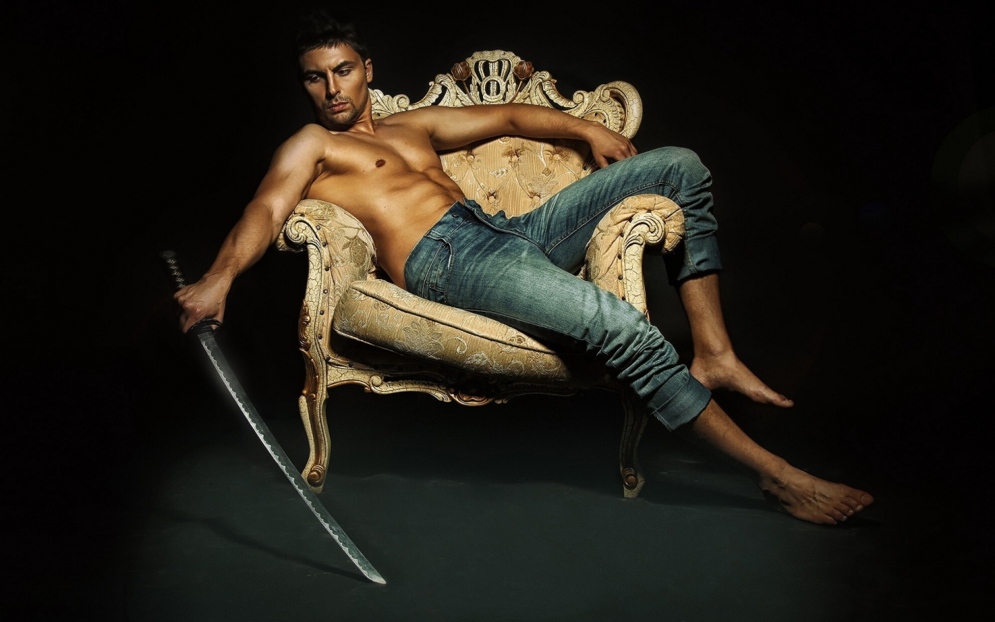 Евгений Агафонов с мечом