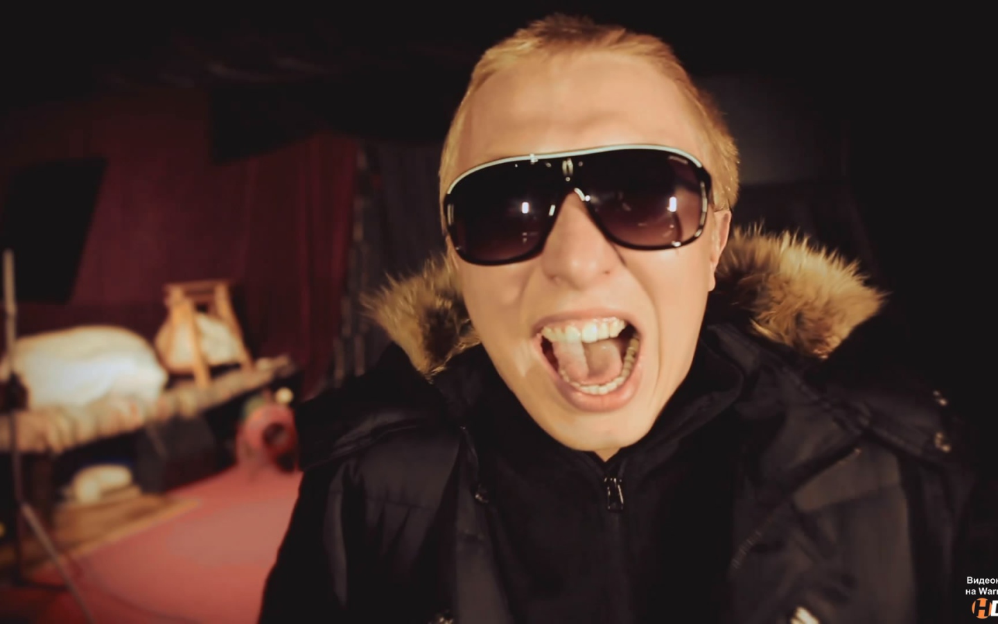 Популярный актер Витя АК