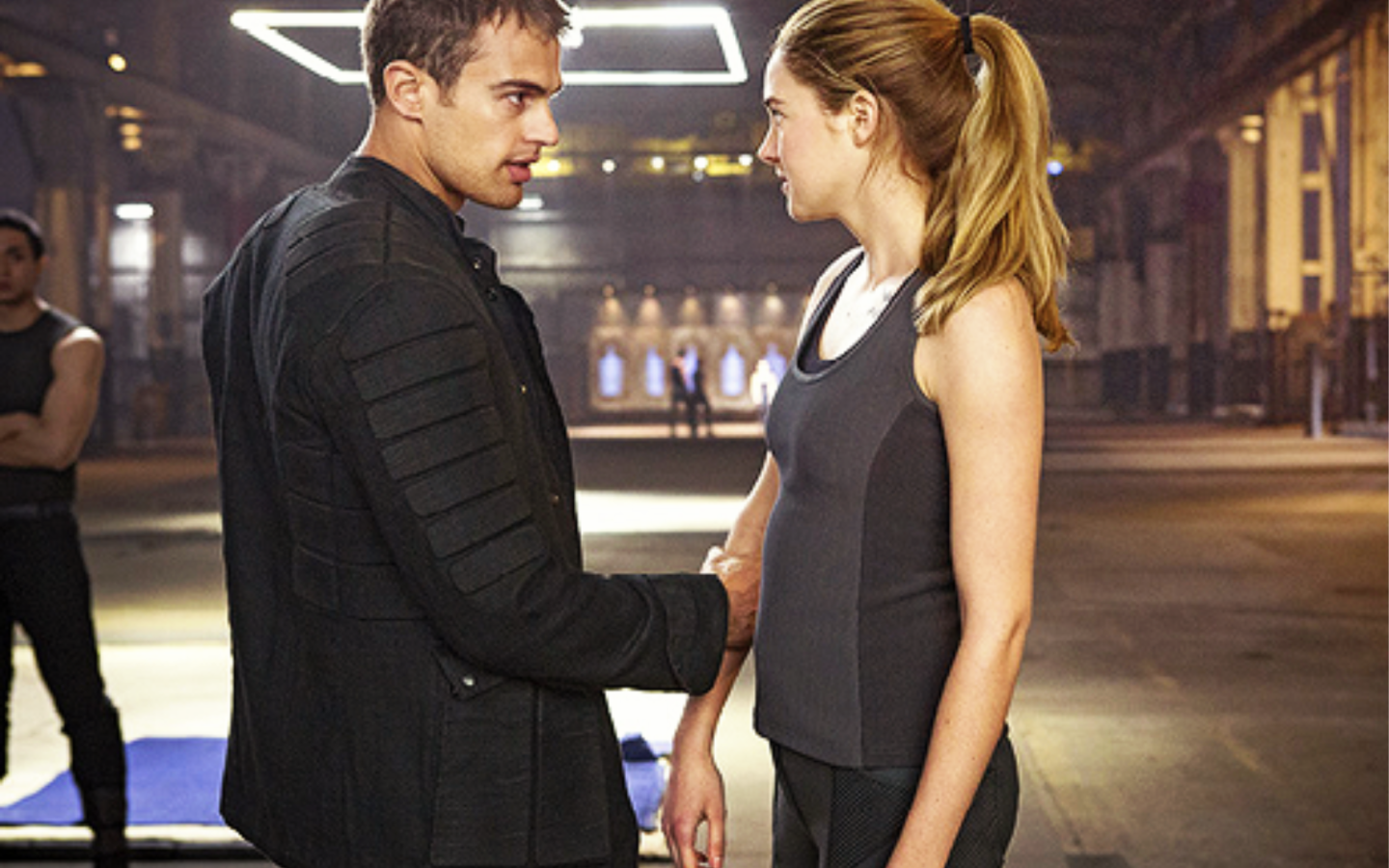 Знаменитая Суперзвезда Тео Джеймс