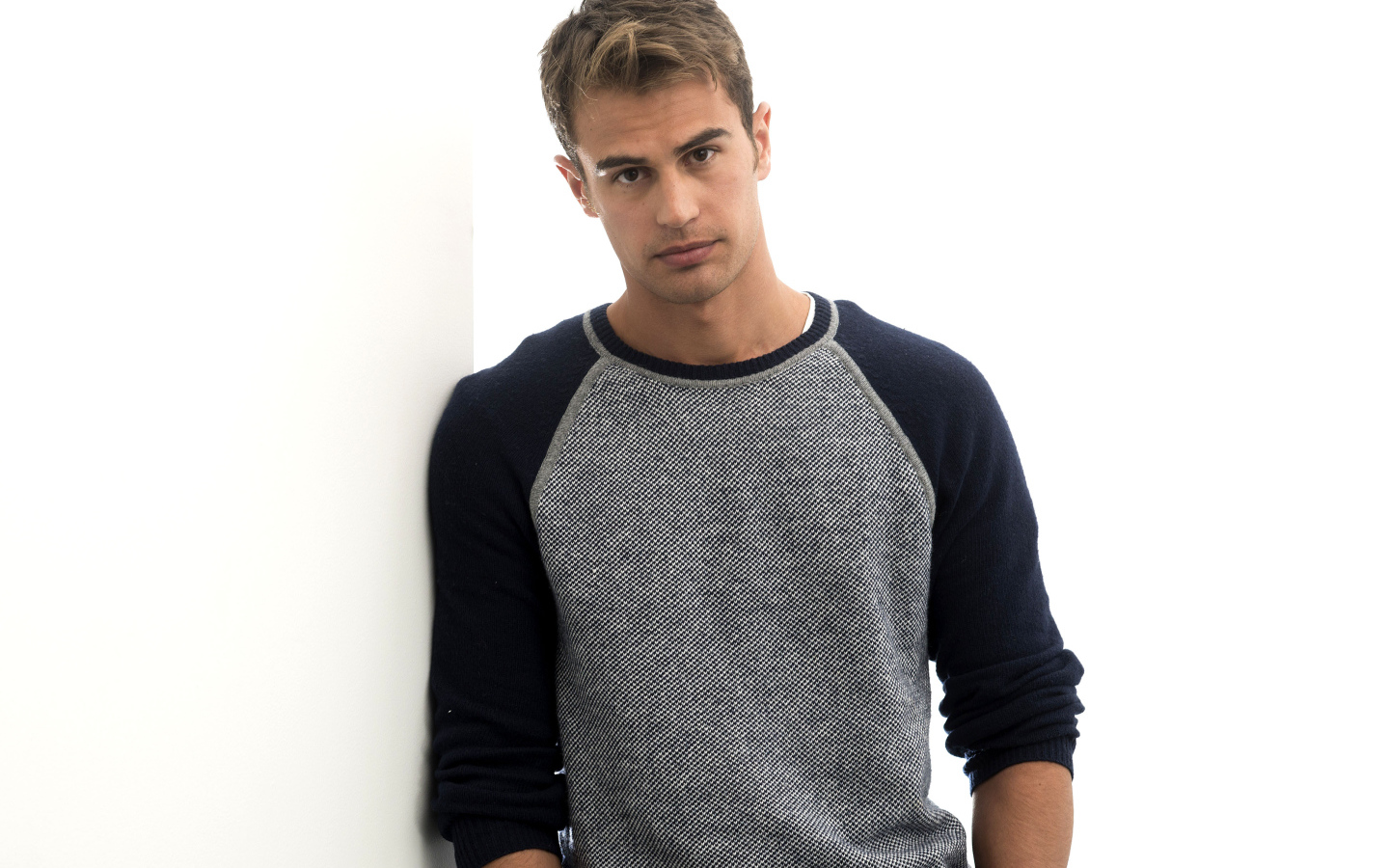 Русский актер Тео Джеймс