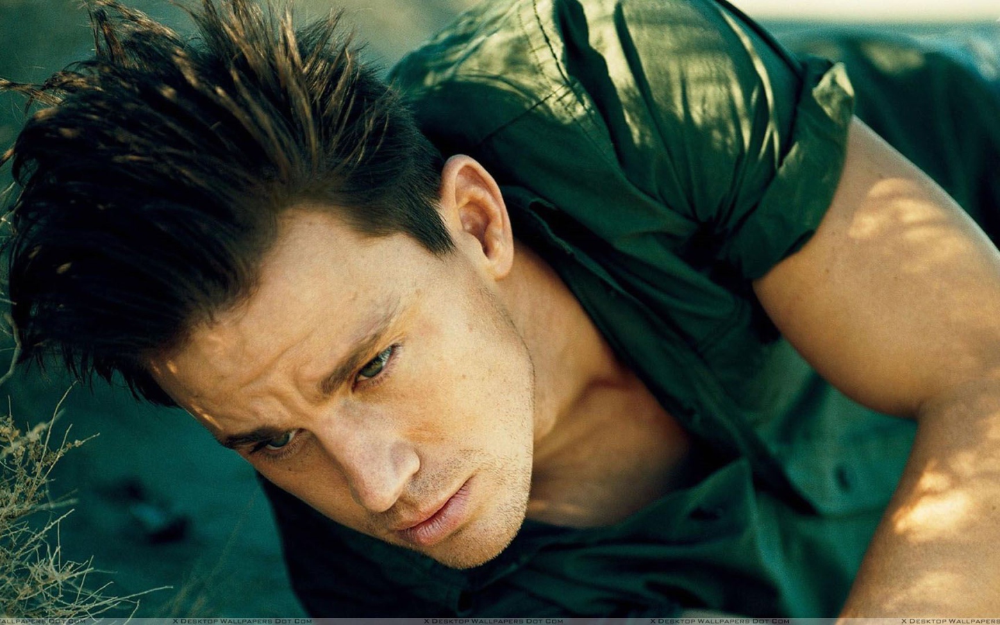 Ченнинг Татум в черной рубашке