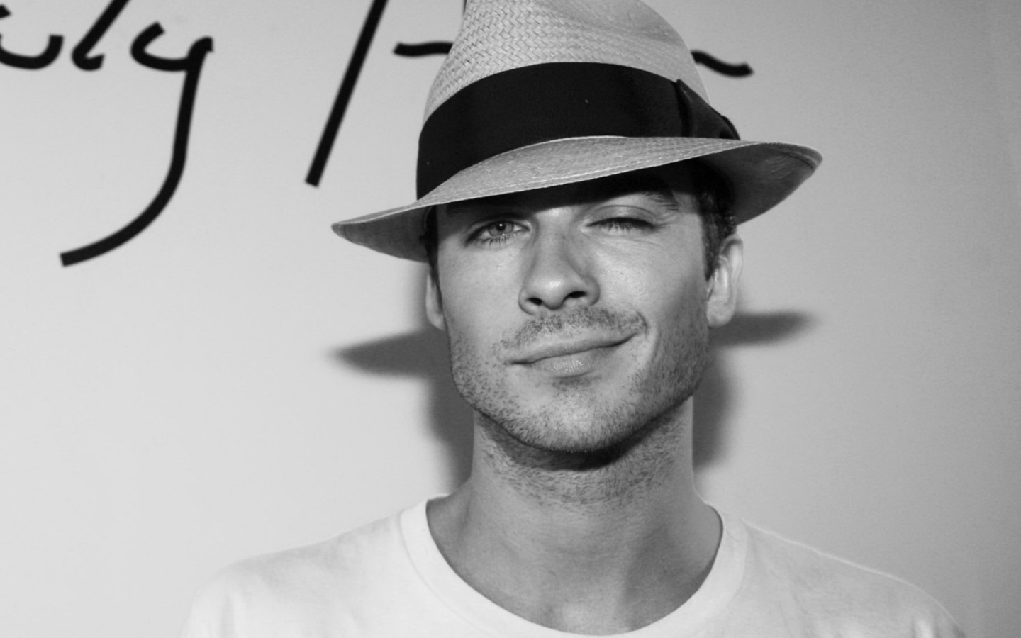 Йен Сомерхолдер в шляпе