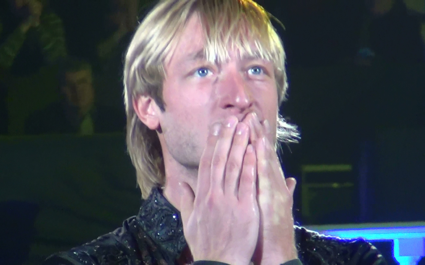 На льду кипят эмоции Евгения Плющенко