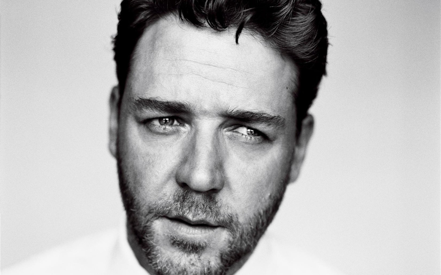 Популярный Актер Рассел Кроу