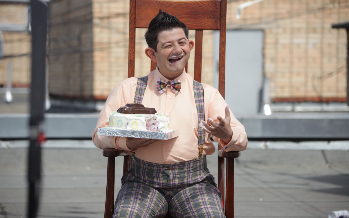 Популярный Михаил Галустян