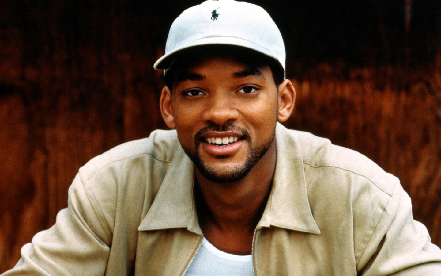 Уилл Смит в белом бейсболке