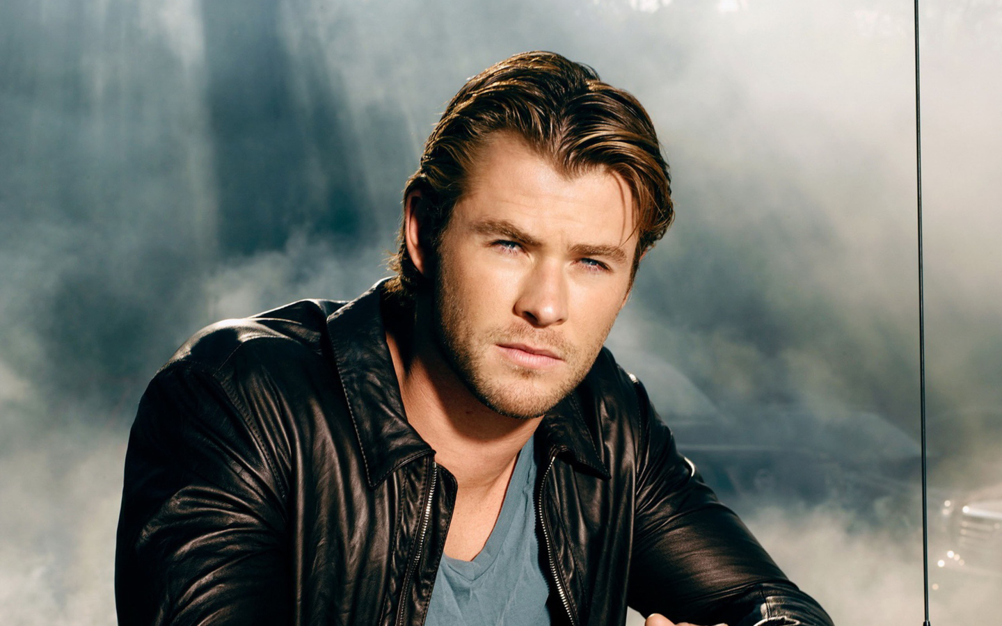  Актер Крис Хемсворт