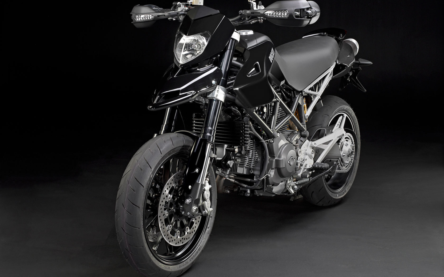 Красивый мотоцикл Ducati Hypermotard SP