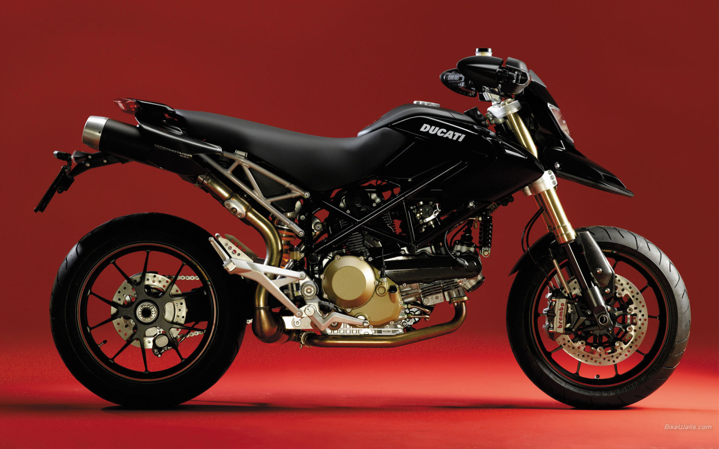 Красивый мотоцикл Ducati Hypermotard