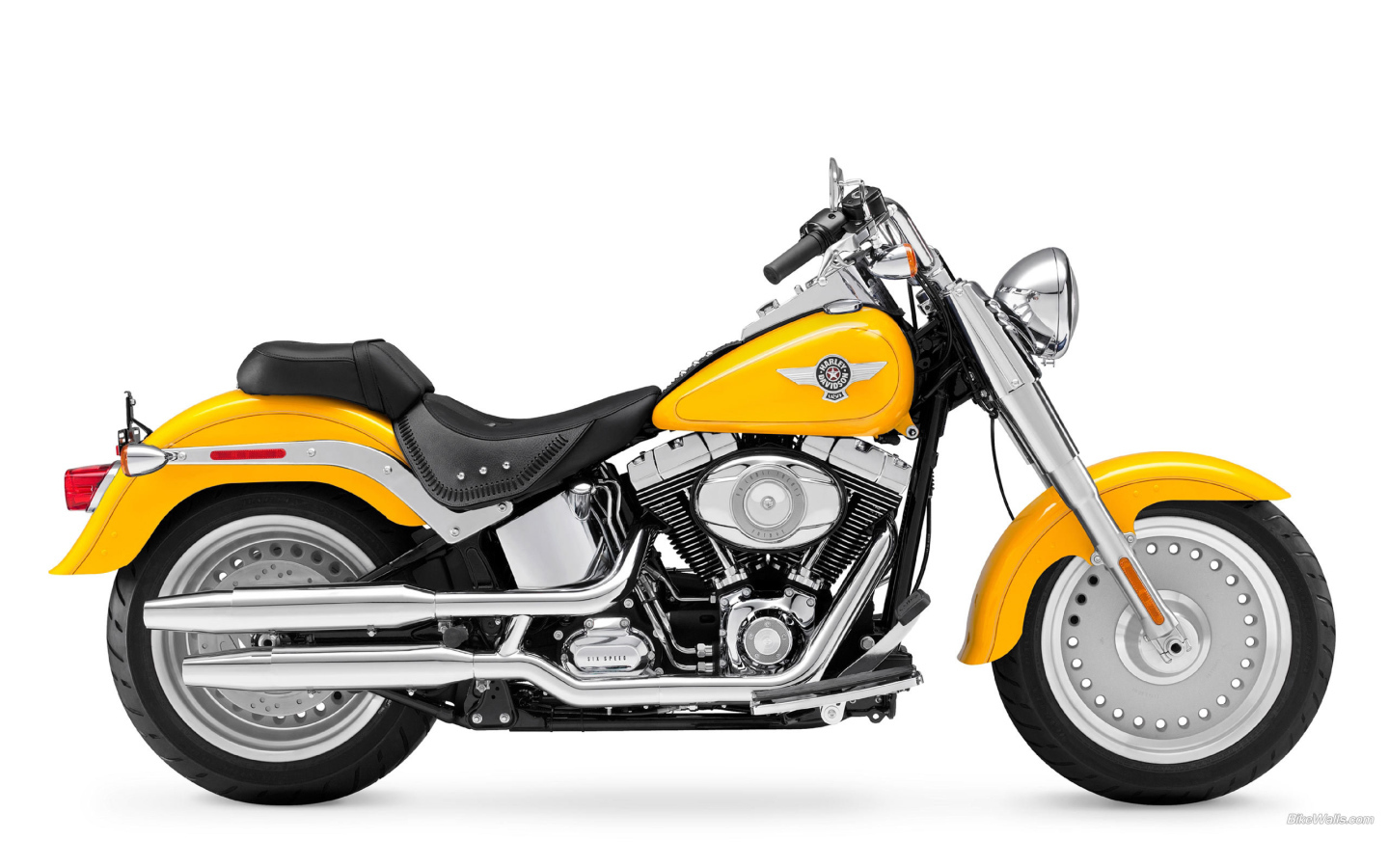 Красивый мотоцикл Harley-Davidson Fat Boy