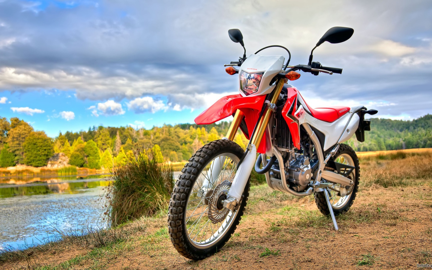 Красивый мотоцикл Honda CRF 250 L