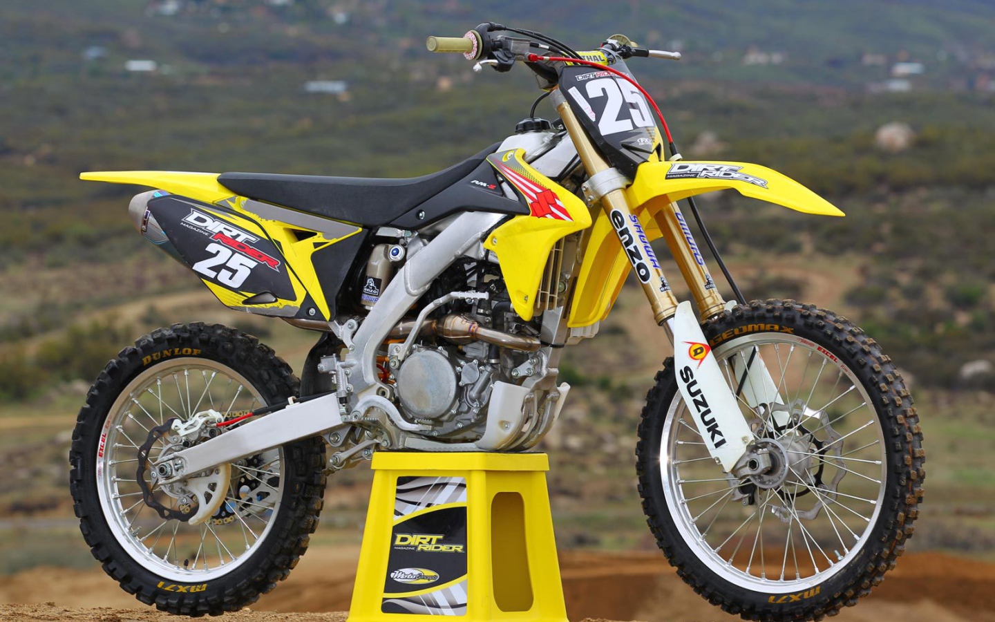 Красивый мотоцикл Suzuki RM-Z 250