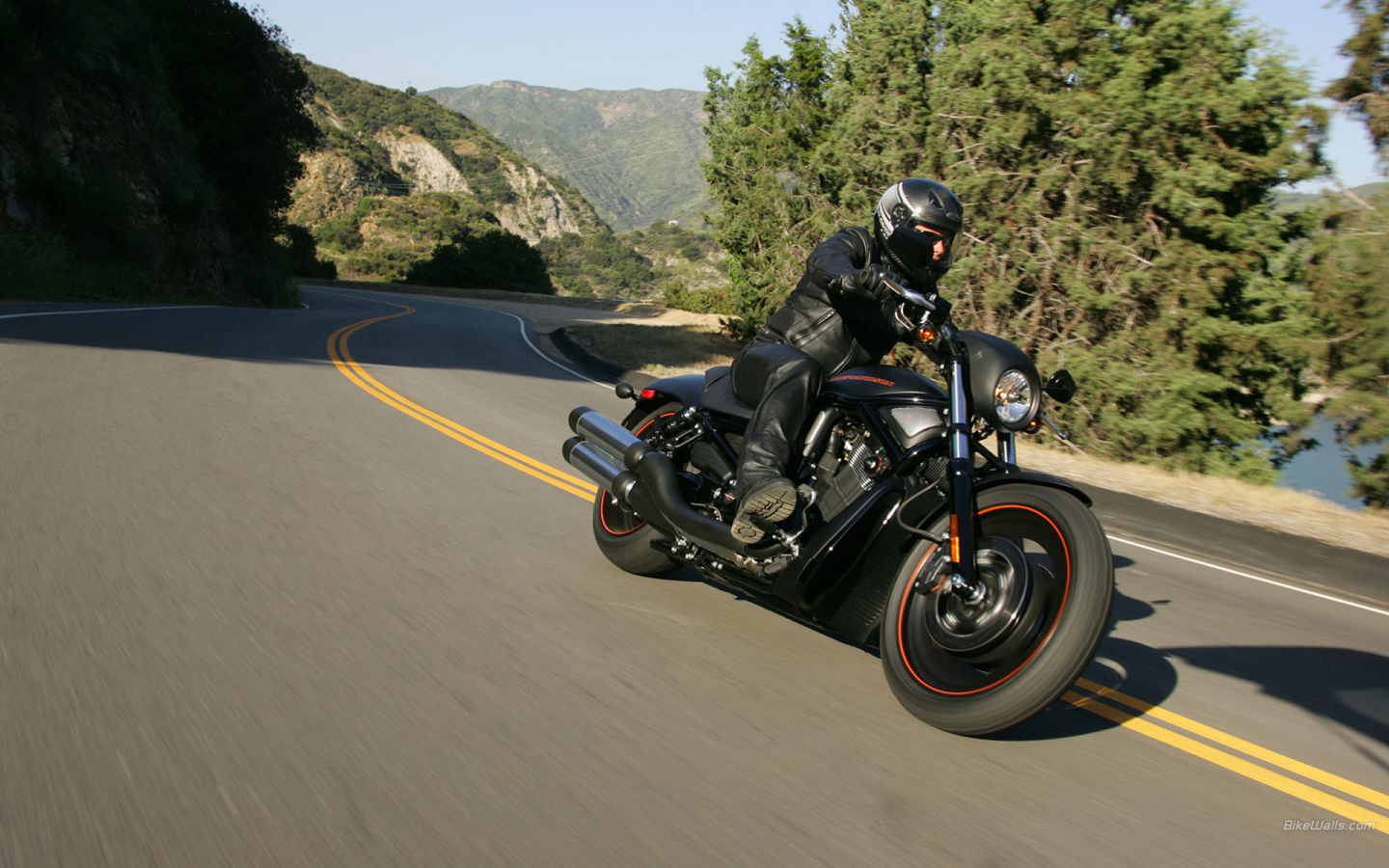 Красивый мотоцикл в москве Harley-Davidson Night Rod Special