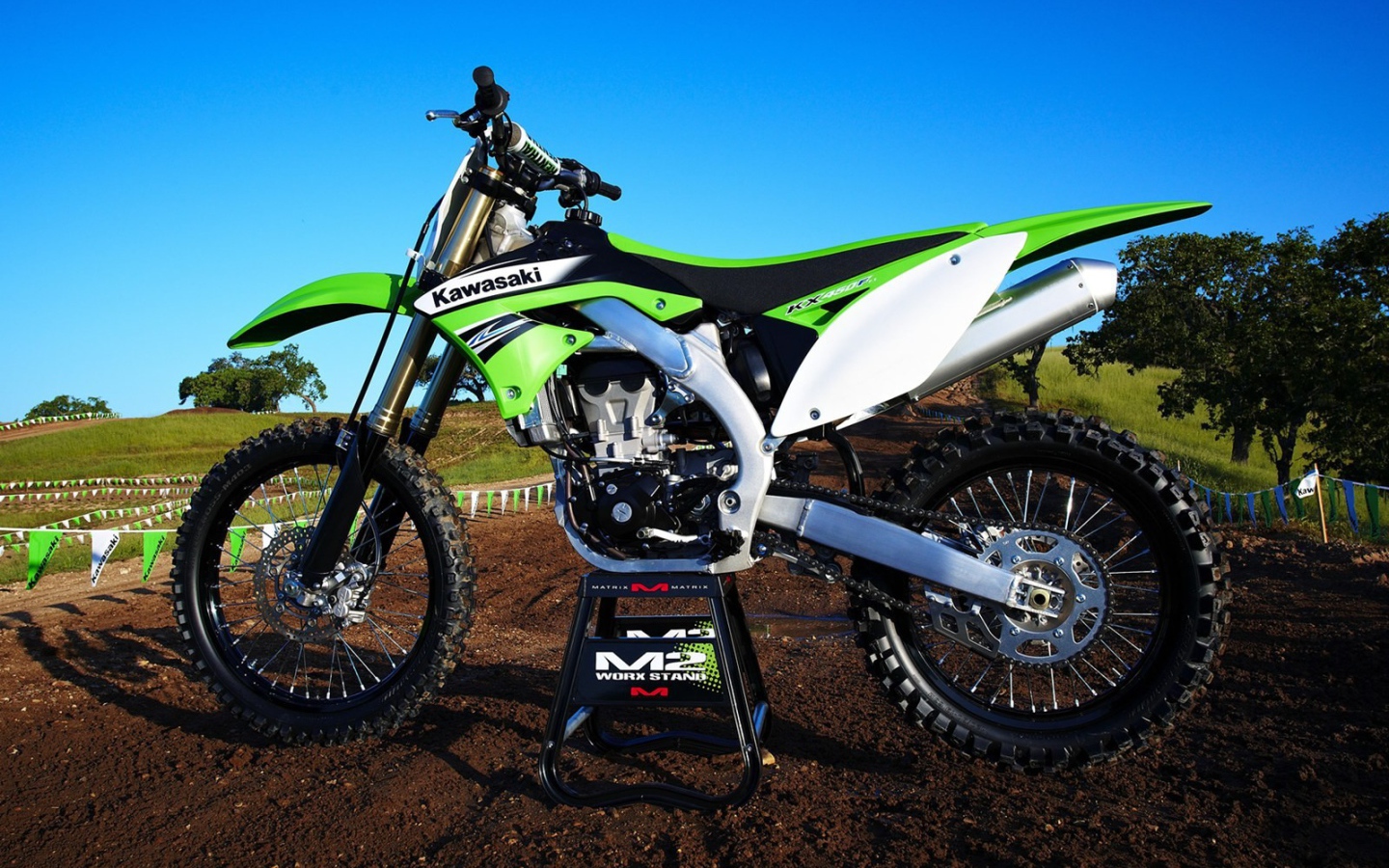 Быстрый мотоцикл Kawasaki KX 450 F