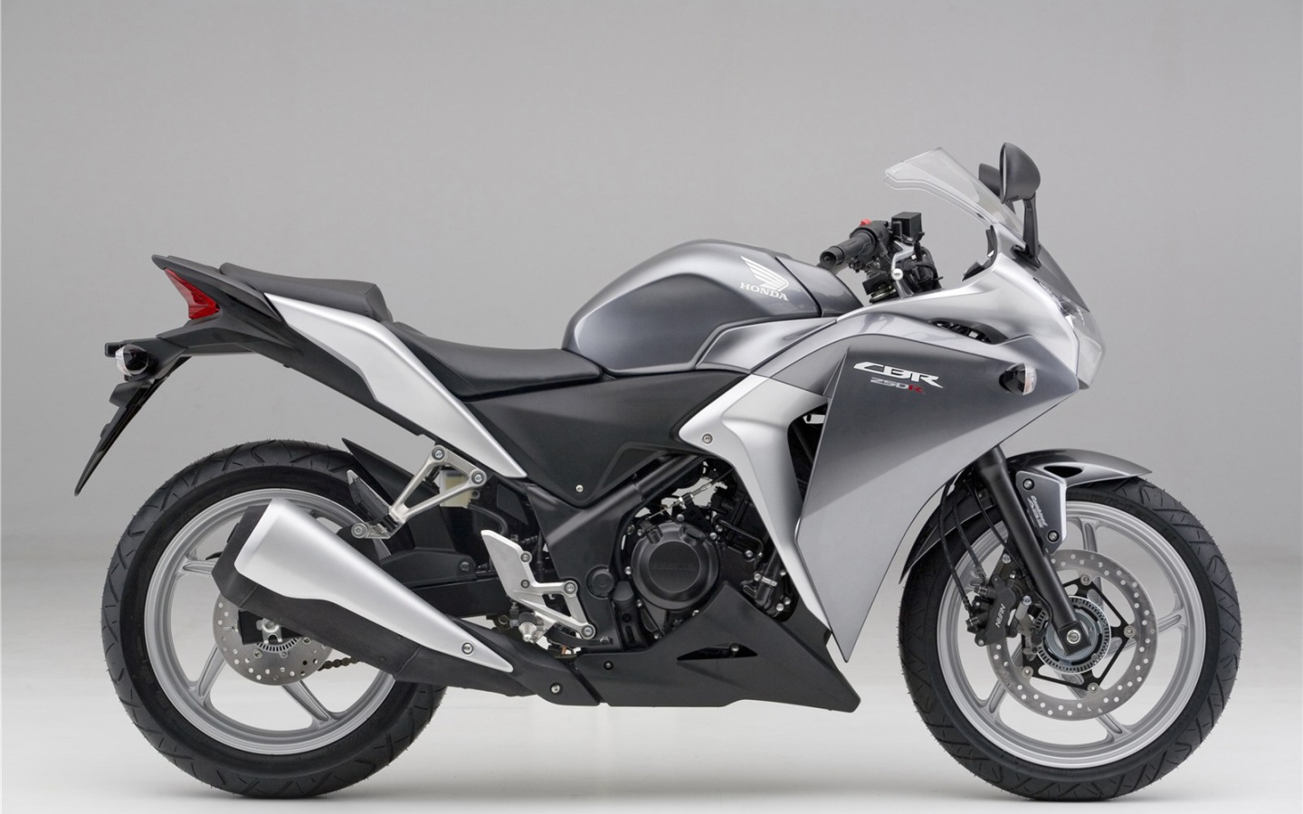 Невероятный мотоцикл Honda CBR 250 R